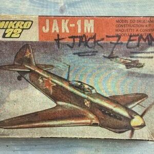 VTG MIKRO RUSSIAN YAKOVLEV YAK-1M FIGHTER AIRPLANE PLASTIC MODEL KIT 1/72 Scale